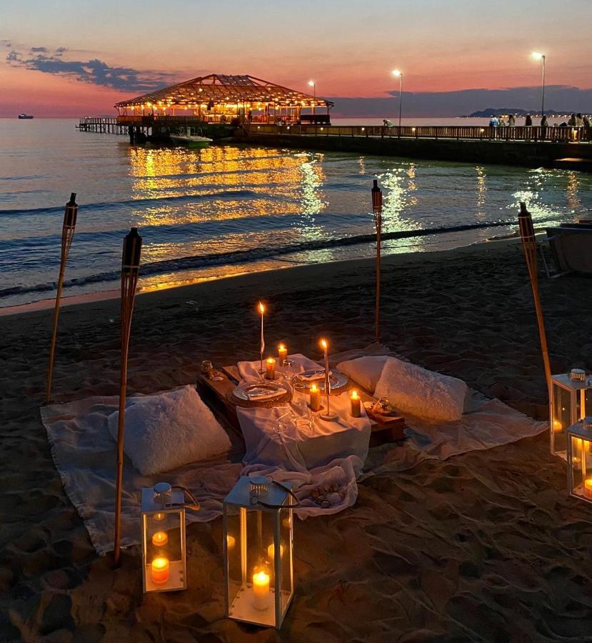 Klajdi Resort & Spa Golem  Luaran gambar Beachfront dining at the Four Seasons Resort