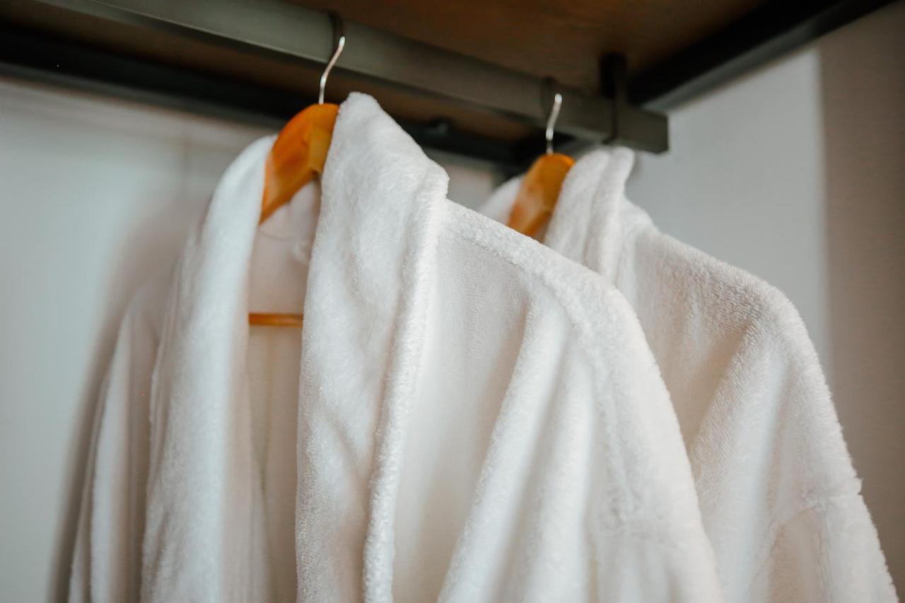 Klajdi Resort & Spa Golem  Luaran gambar A bathrobe