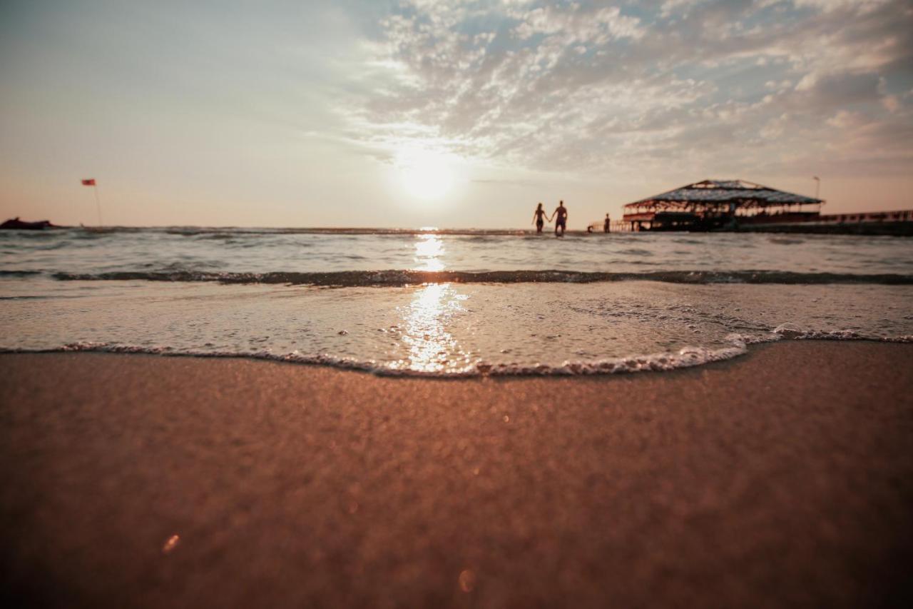 Klajdi Resort & Spa Golem  Luaran gambar Sunset at the beach
